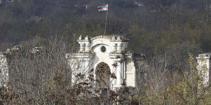 Karabağ'daki camide sadece minare kaldı