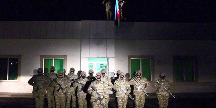 Azerbaycan ordusu Laçın'a bayrak dikti