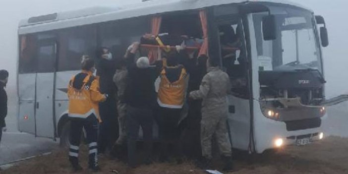 Konya'da askeri servis aracı, TIR'la çarpıştı: 10 yaralı