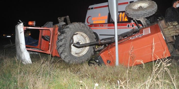 Hafif ticari araç traktöre çarptı: 2 yaralı