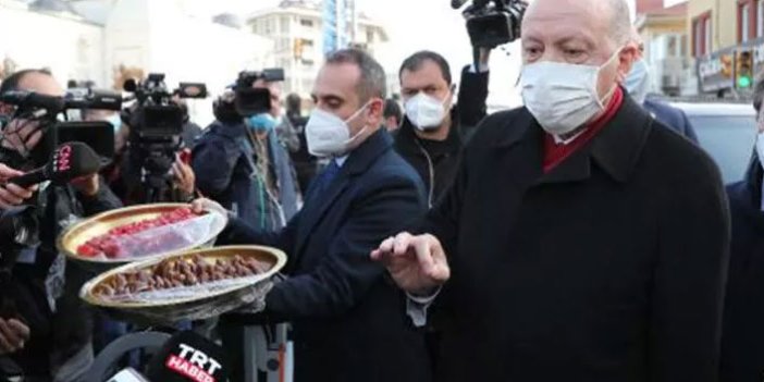 Erdoğan gazetecilere ikram etti: Bunu yiyene korona gelmez