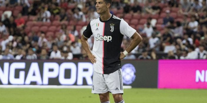Cristiano Ronaldo'ya "yüzyılın en iyi futbolcusu" ödülü