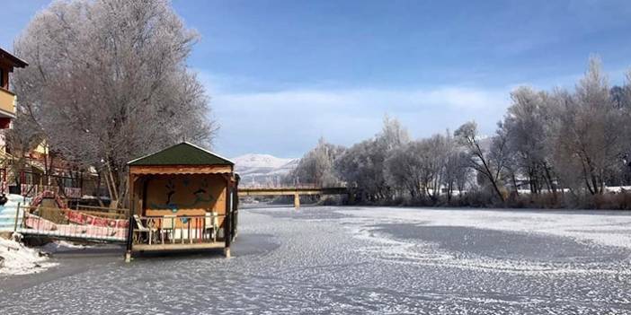 Bayburt'ta nehir buz tuttu - 28 Aralık 2020