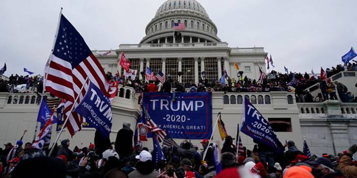 ABD'de darbe girişimi! Trump destekçileri kongreye zorla girdi