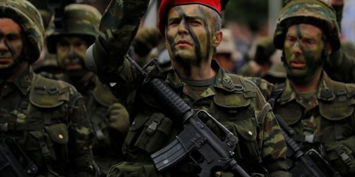 Yunanistan'da zorunlu askerlik süresi uzatılıyor