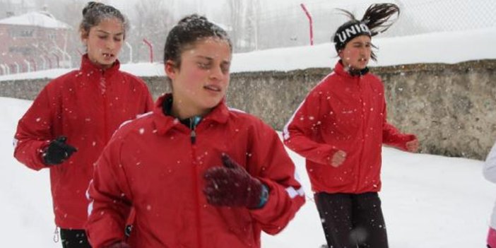 Dondurucu soğukta olimpik yarışlara hazırlanıyorlar