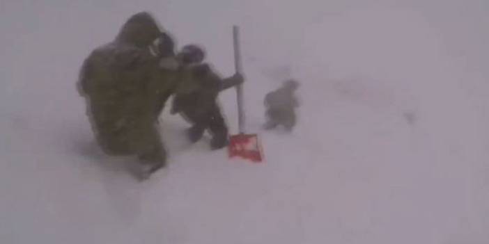 Mehmetçiğin, 3 bin metrede eksi 30'da karla mücadelesi