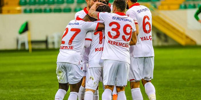 Samsunspor Akhisarspor karşısında farklı kazandı..
