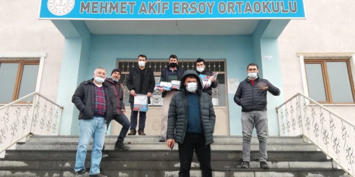 Trabzonsporlu yöneticiden Ağrılı öğrencilere forma