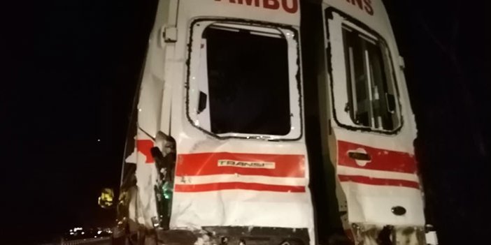 Rize'de kazaya giden ambulansla tır çarpıştı
