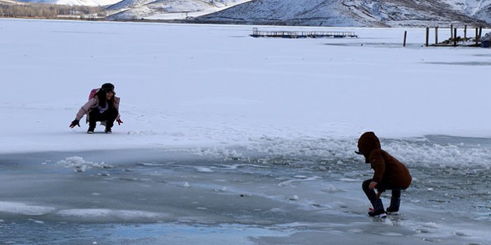 Bayburt'ta gölet ve akarsular buz tuttu