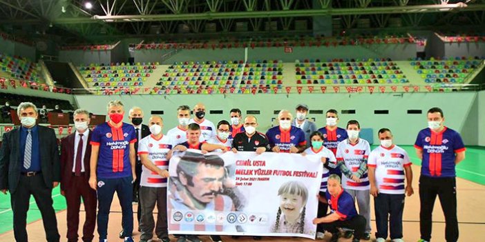 Trabzon'da protokol ve Down sendromlulardan gösteri maçı