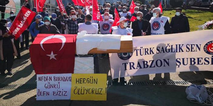 Trabzon’da hastane önünde tabutlu eylem