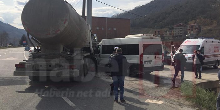 Trabzon’da tanker ile minibüs çarpıştı!