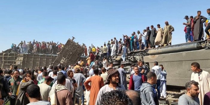 Mısır'da iki tren çarpıştı: 32 ölü, 108 yaralı