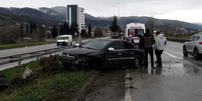 Samsun'da otomobil bariyere çarptı