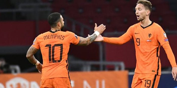 Hollanda Letonya'yı 2-0'la geçti