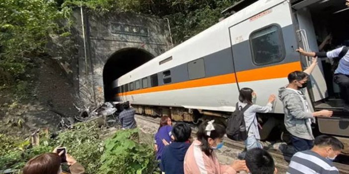 Tren raydan çıktı: 36 ölü, 72 yaralı