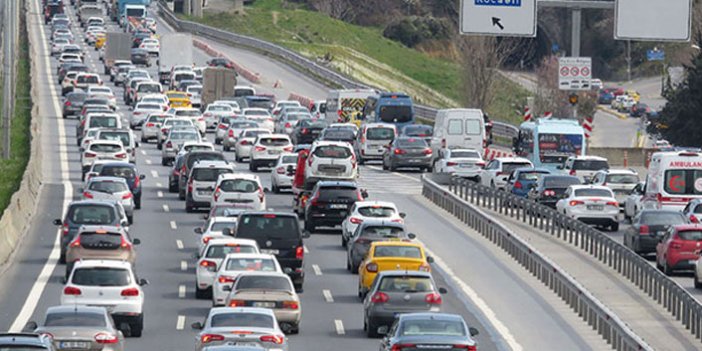 Kısıtlama öncesi İstanbul trafiği kilitlendi