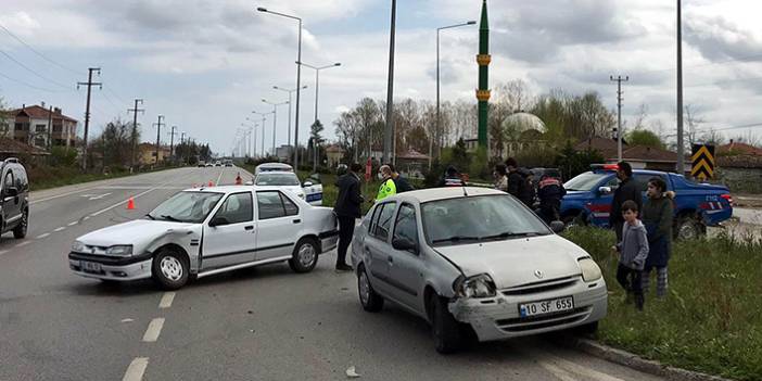 Samsun-Ordu karayolunda iki araç çarpıştı! 1 kişi yaralanarak hastaneye kaldırıldı
