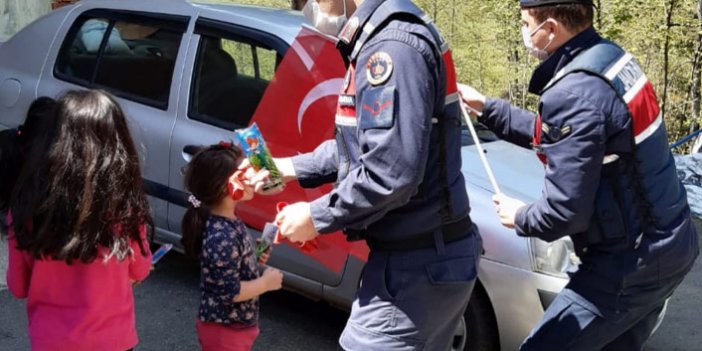 Trabzon'da jandarma 23 Nisan'ı çocuklarla kutladı