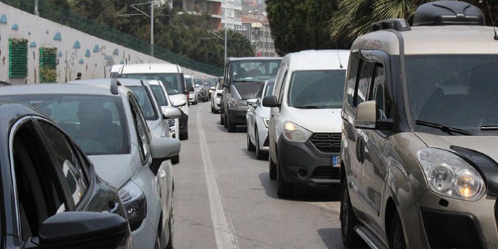 Samsun'da kısıtlamanın ilk günü araç yoğunluğu yaşandı