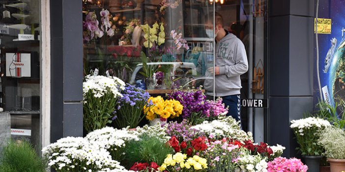Trabzon'daki çiçekçilerde "Anneler Günü" mesaisi