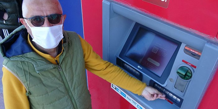 ATM'den çektiği emekli maaşı saniyeler içinde çalındı