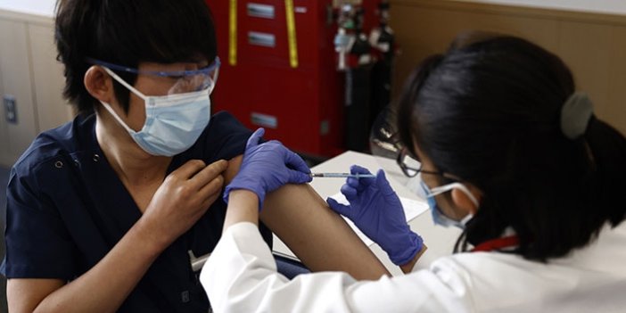 Japonya'da eczacılara Kovid-19 aşısı yapma izni masaya yatırıldı