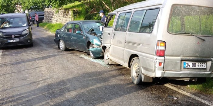 Giresun'da iki araç kafa kafaya çarpıştı: 4 yaralı