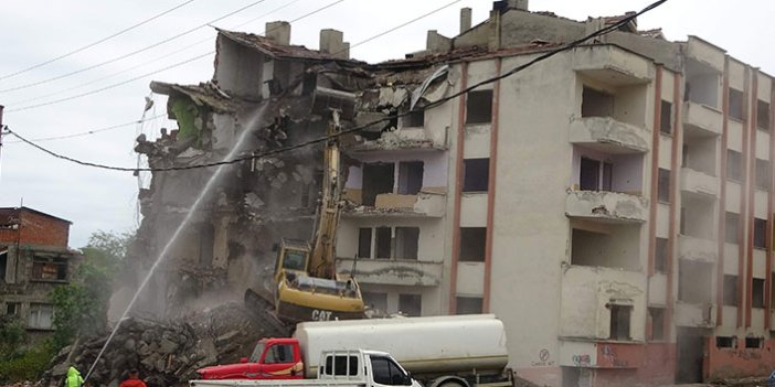 Trabzon’da o binaların yıkımı devam ediyor