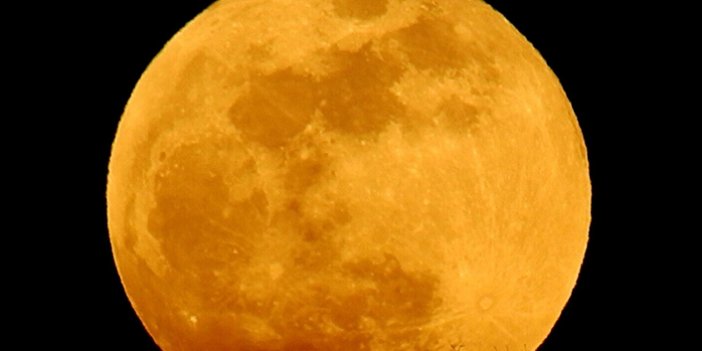 Dünya yarın gece 'Süper Çiçek Kanlı Ay' tutulmasına tanıklık edecek