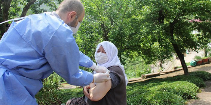 Rize'nin çay bahçelerinde aşı seferberliği
