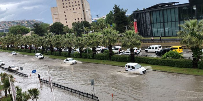 Samsun’da caddeleri su bastı