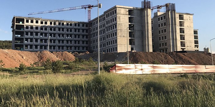 Hastane binası inşaatından düşen işçi öldü