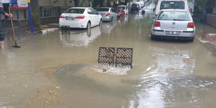Ankara’da yağmur hayatı olumsuz etkiledi