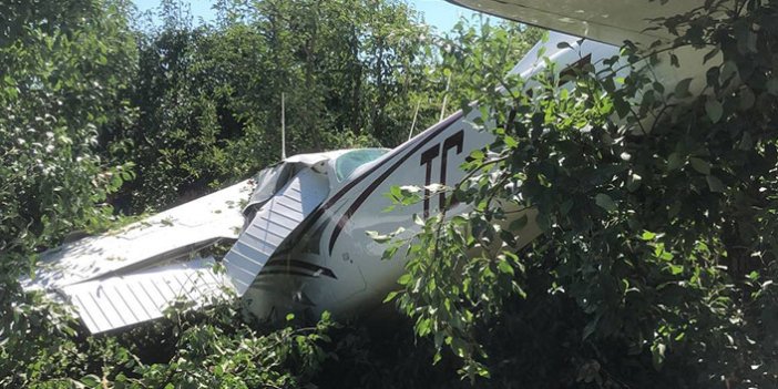 Eğitim uçağı meyve bahçesine düştü! 2 yaralı