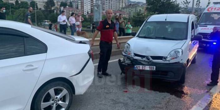Trabzon’da 3 araçlı kaza! 1 yaralı.29 Haziran 2021