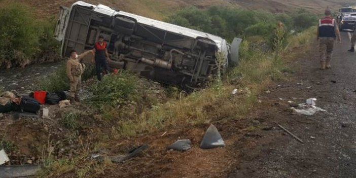 Ağrı'da yolcu otobüsü devrildi: 21 yaralı
