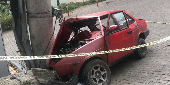 Trabzon'da otomobil elektrik direğine çarptı! 1 Ölü