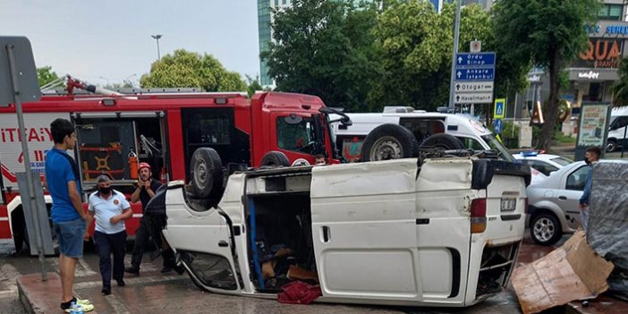 Samsun'da kamyonet devrildi: 3 yaralı