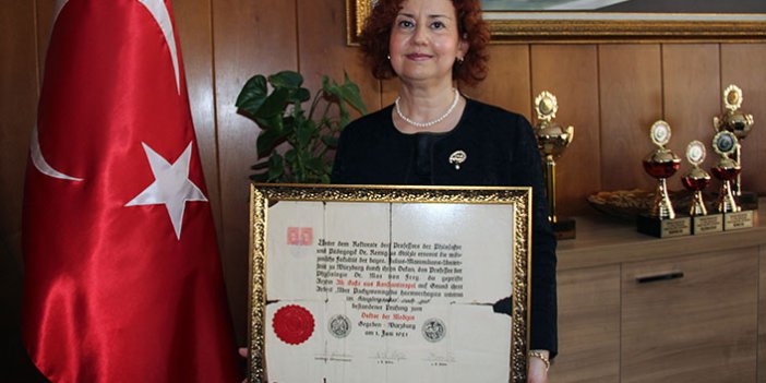 Türkiye'nin ilk Türk kadın doktorunun diploması üniversiteye bağışlandı