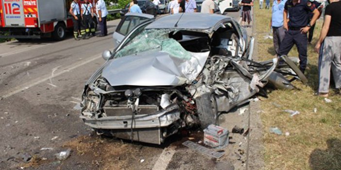 Samsun'da karşı şeride geçen otomobil tır ile çarpıştı: 5 yaralı