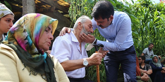 Selde kaybolan Batuhan'ın ailesini Bakan Kurum teselli etti