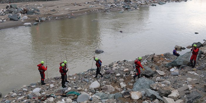 Rize'de kayıp 2 kişi 328 kurtarma personeliyle aranıyor