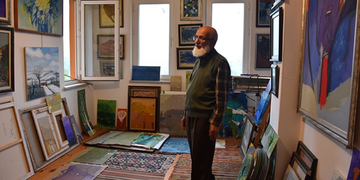 Trabzon'da emekli öğretmen apartmanı resim galerisine dönüştürdü