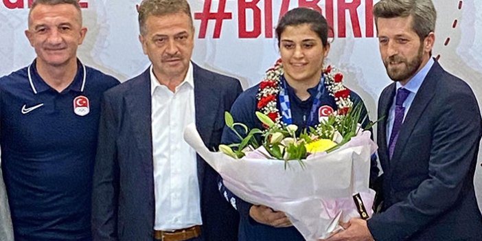 Genç Trabzonlular Derneği Busenaz'ı karşıladı