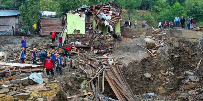 Sel felaketinde bilanço ağır! 17 Kişi hayatını kaybetti