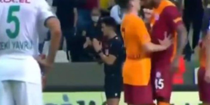 Galatasaray maçında ilginç anlar! Kendi takım arkadaşına önce kafa sonra yumruk attı