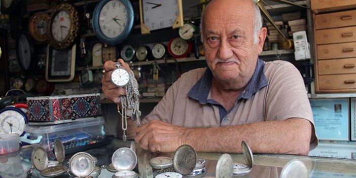 67 yıllık saat tamircisi zamana direniyor